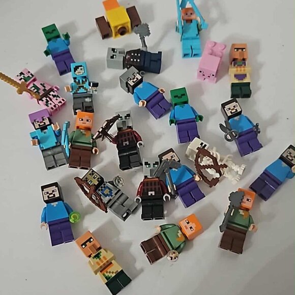 Collection of various LEGO Minecraft minifigures and accessories - Picture 1 of 1